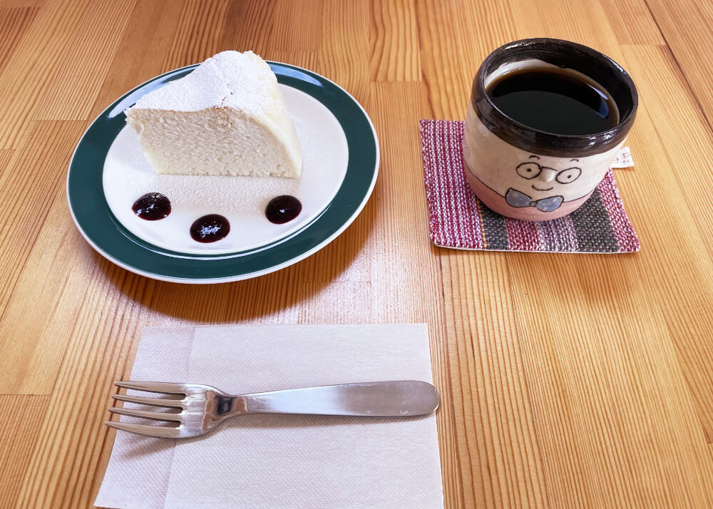 あべくん珈琲のチーズケーキとコーヒ