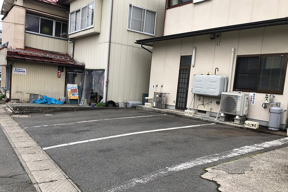 いさご食堂の駐車場①