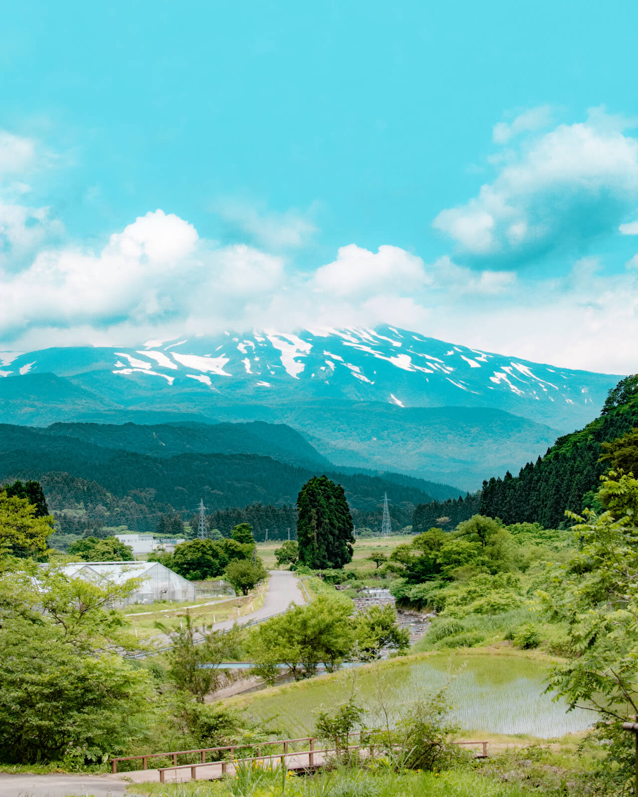 鳥海山と青空