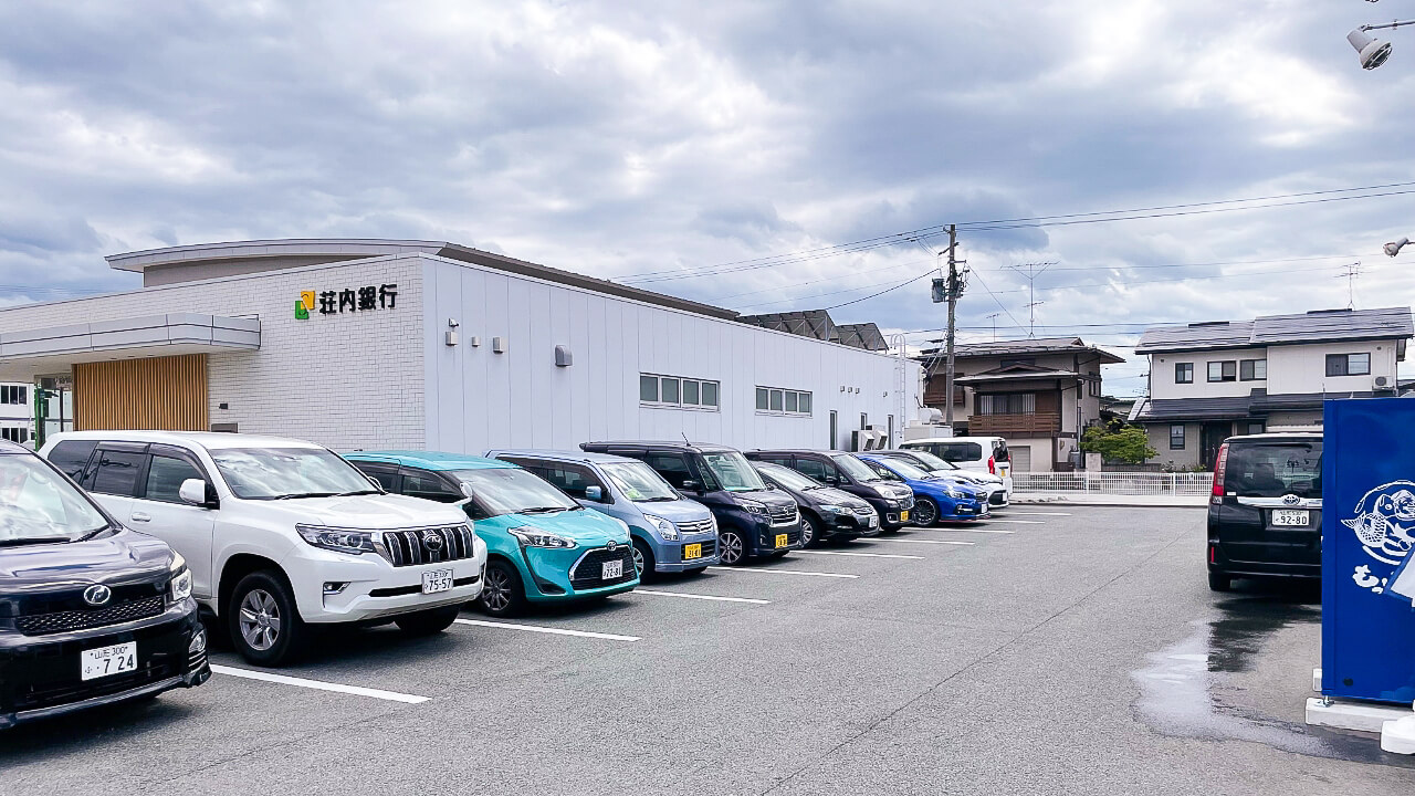 中華そば雲ノ糸 あかねヶ丘店の駐車場