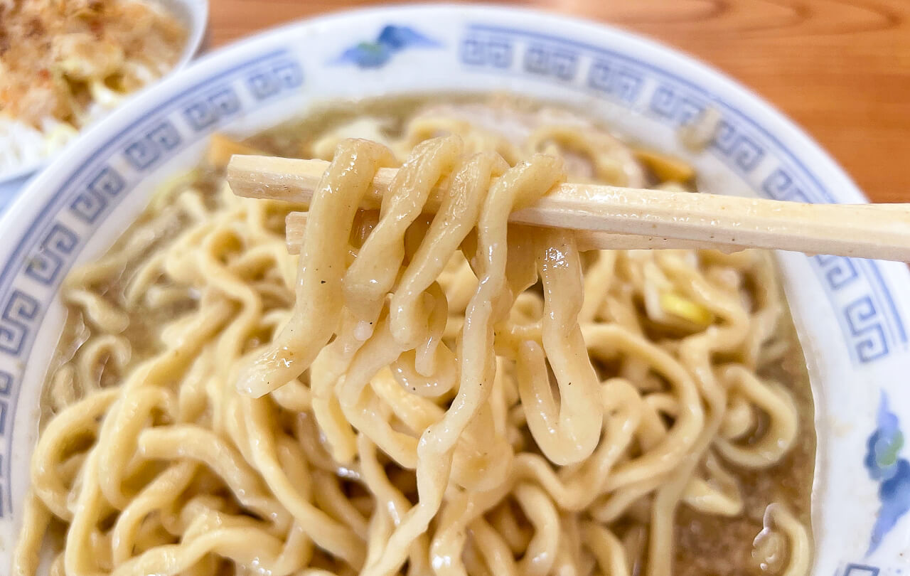 煮干し中華こってり中のワシワシ麺②